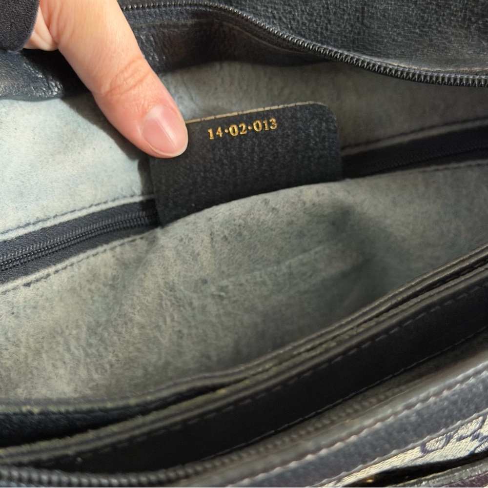 GUCCI GG SUPREME VINTAGE CROSSBODY BAG - Picture 13 of 13